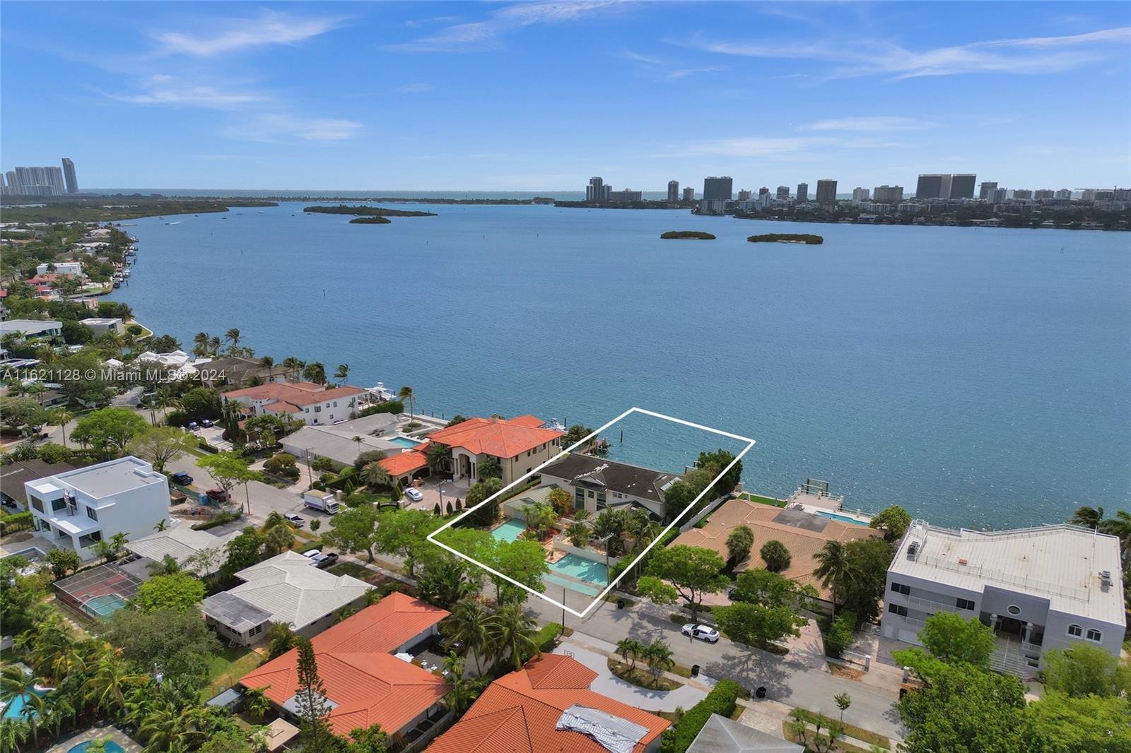 12455 Keystone Island Dr, North Miami FL 33181 photo 5