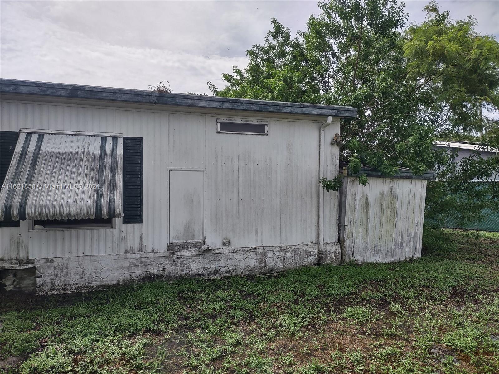 21760 NW 3rd St, Pembroke Pines FL 33029 photo 2