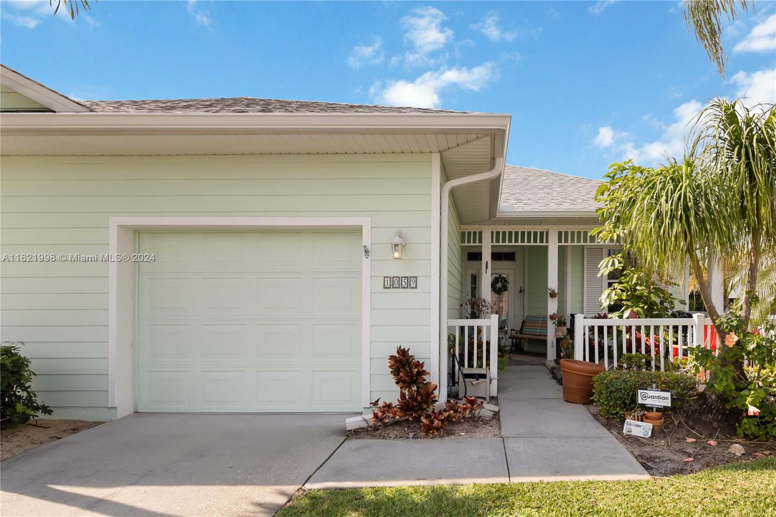 1059 Eleuthera Dr NE, Palm Bay FL 32905