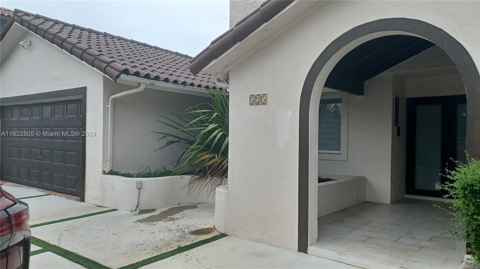 525 NW 136th Ct, Miami FL 33182 photo 2