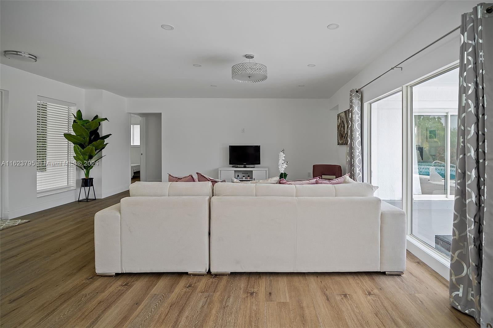 3705 Garden Lane, Miramar FL 33023 photo 4