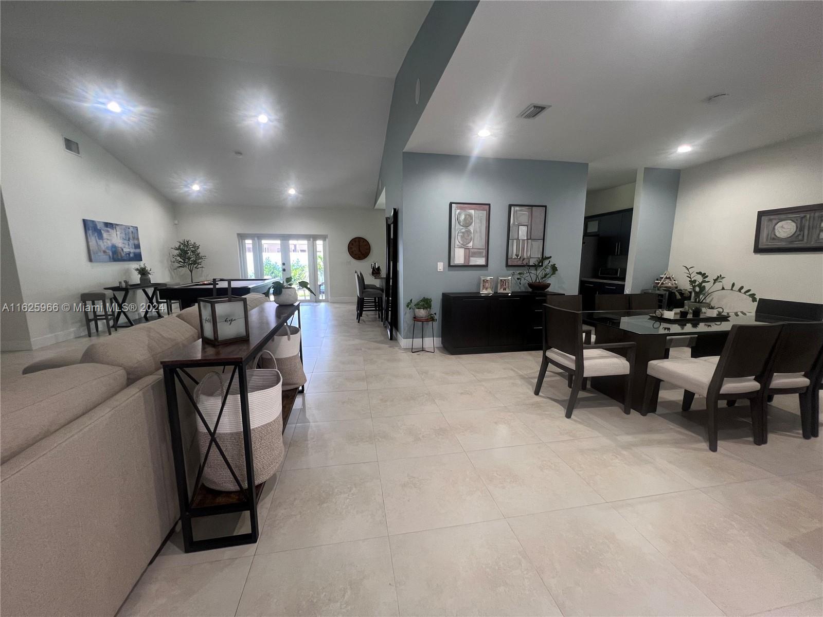 8235 NW 156th Ter, Miami Lakes FL 33016 photo 2
