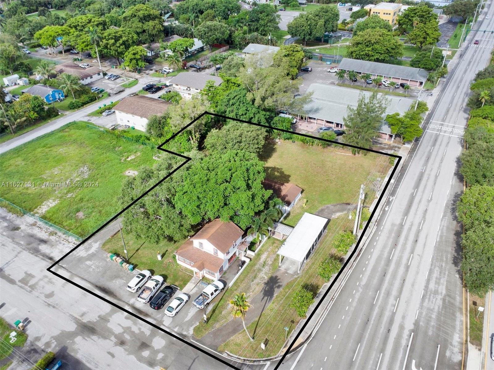 4533 SW 65th Ave, Davie FL 33314 photo 3