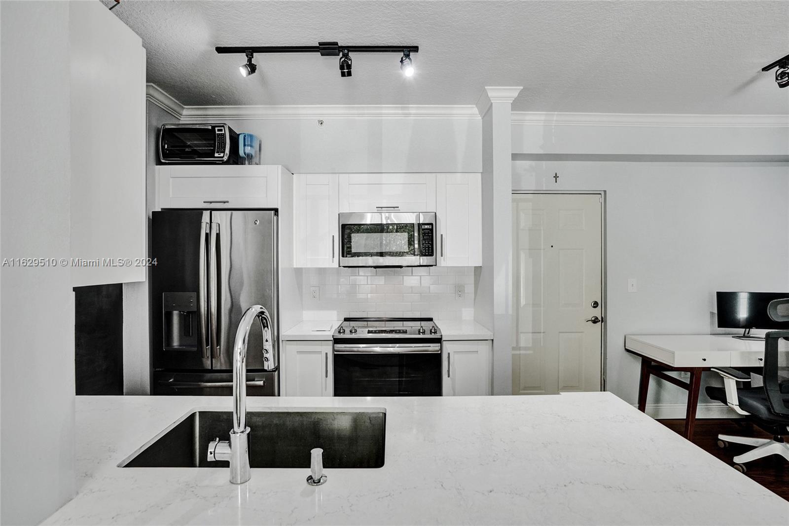 6831 SW 44th St # 201, Miami FL 33155 photo 2