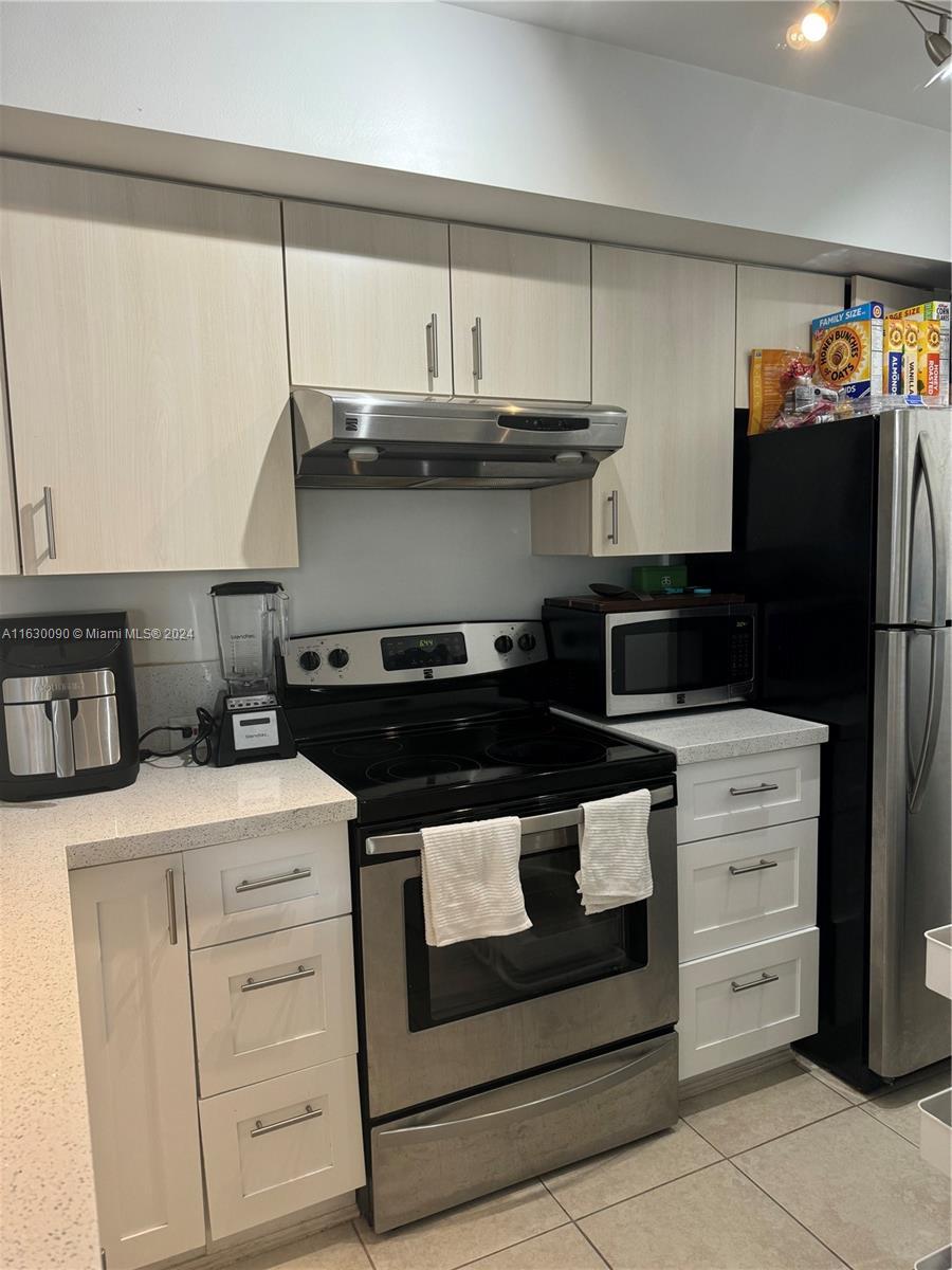 720 SW 111th Ave # 307, Pembroke Pines FL 33025 photo 4