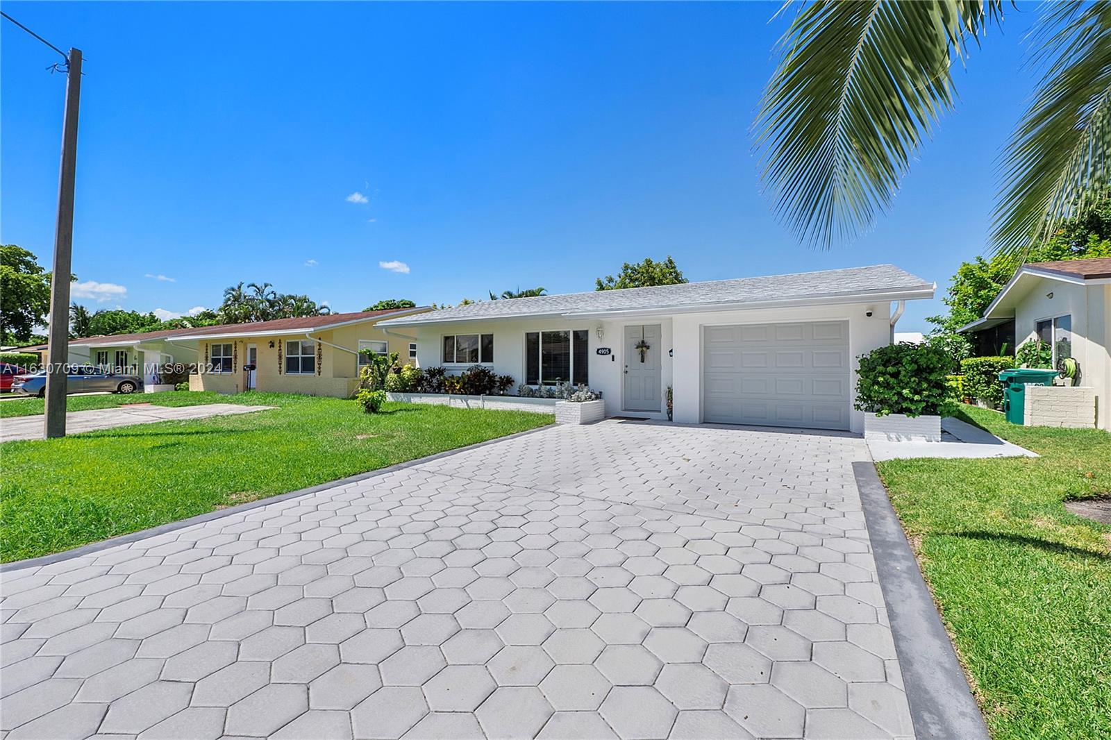 4905 NW 53rd St, Tamarac FL 33319 photo 2