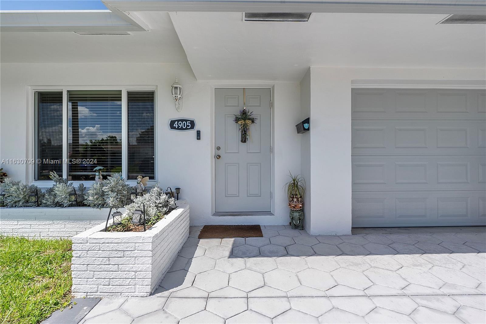 4905 NW 53rd St, Tamarac FL 33319 photo 4