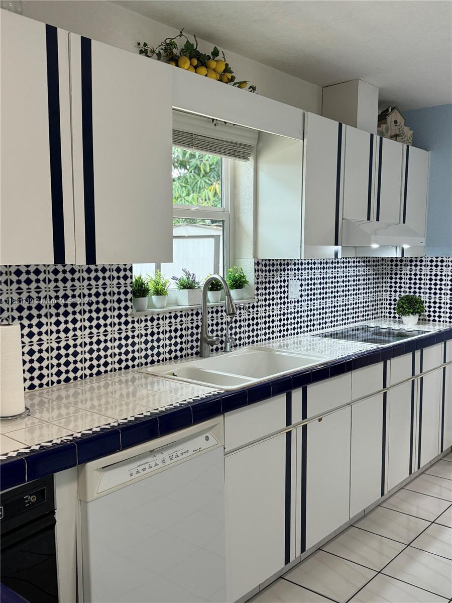 761 SE 6th Pl, Hialeah FL 33010 photo 3