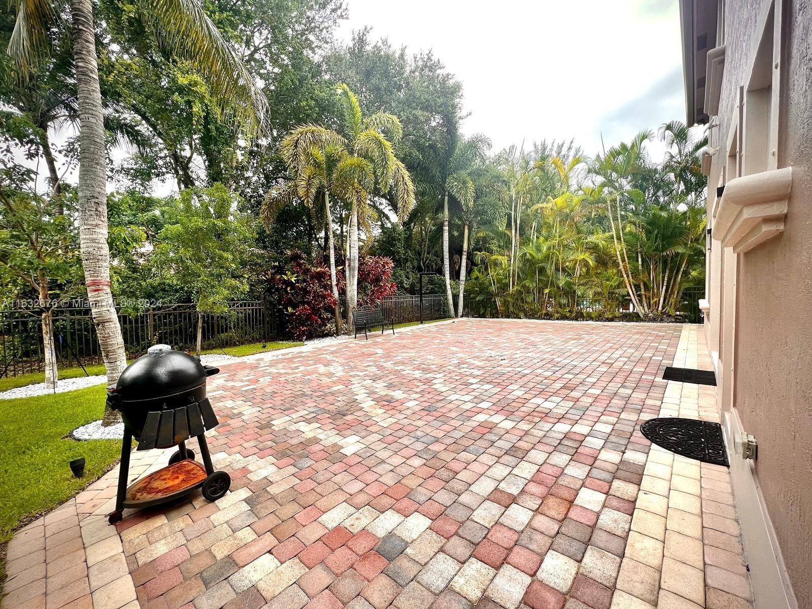 4907 Cypress Way, Coconut Creek FL 33073 photo 2