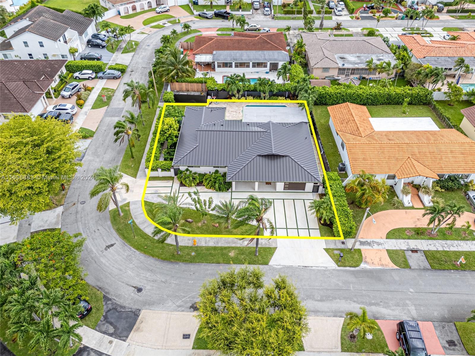 10255 SW 9th Ter, Miami FL 33174 photo 4