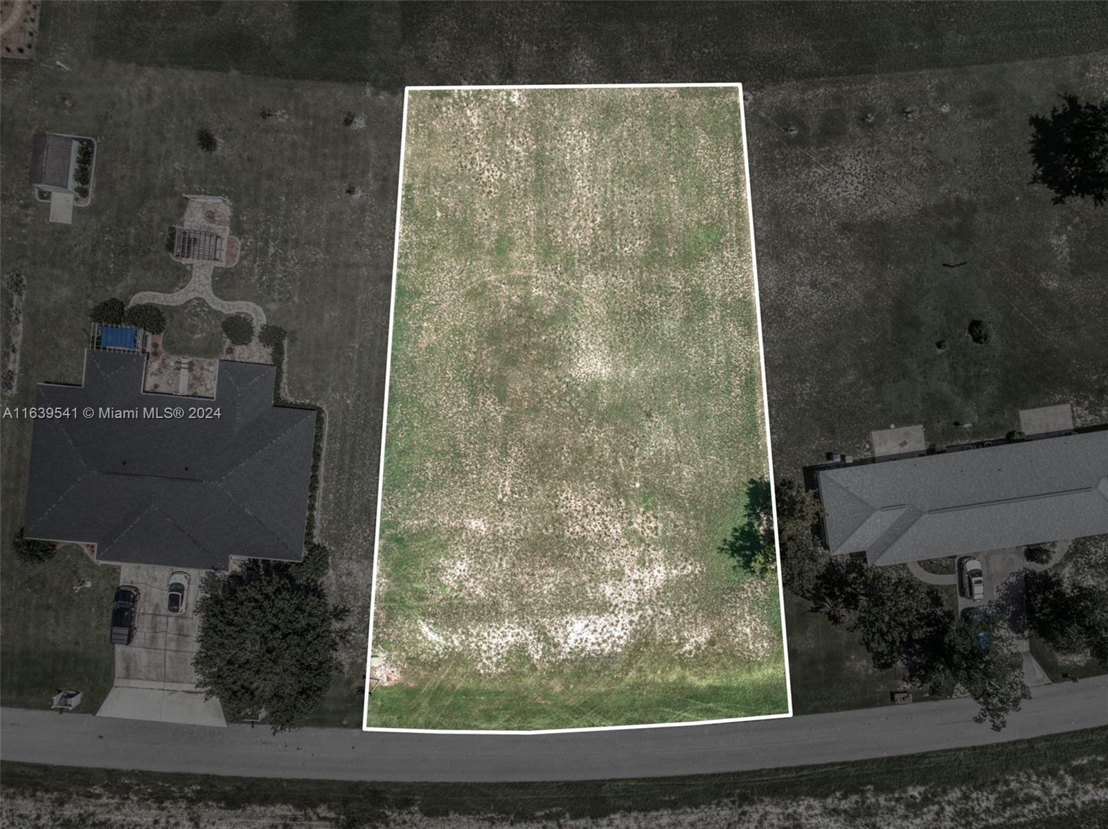 8269 Cozumel Lane, Sebring FL 33876 photo 2