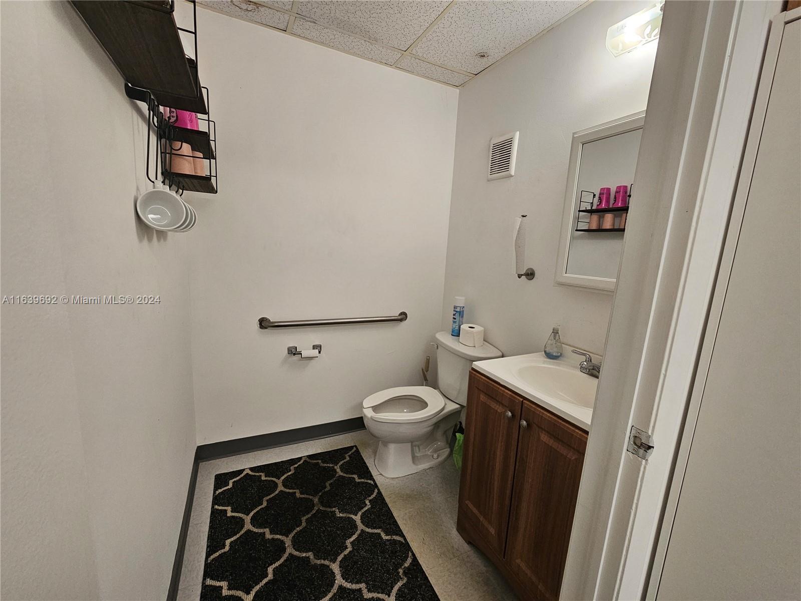 2274 NW 82 Ave, Doral FL 33122 photo 5