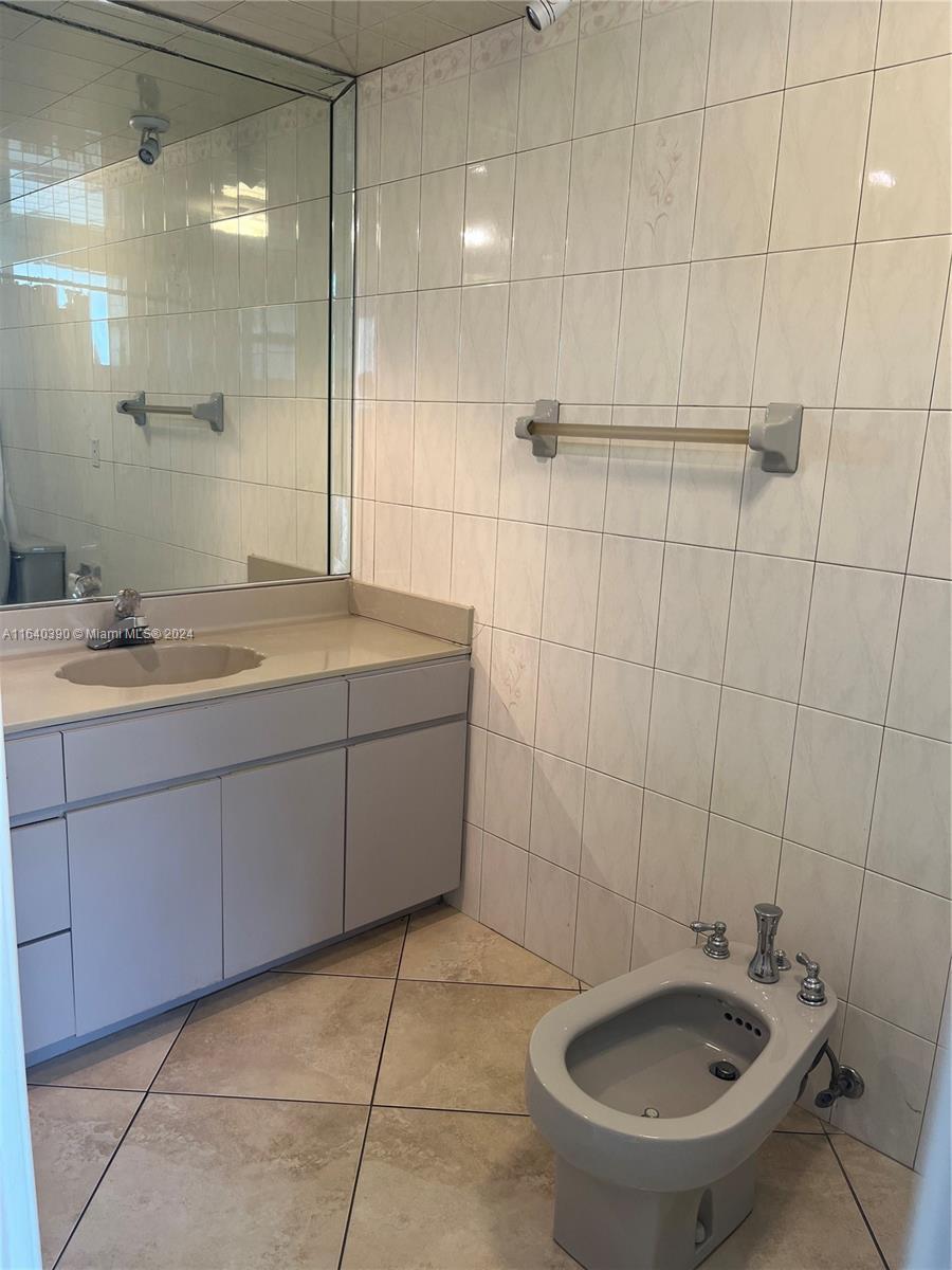 1000 E 8th Ct # 4, Hialeah FL 33010 photo 2