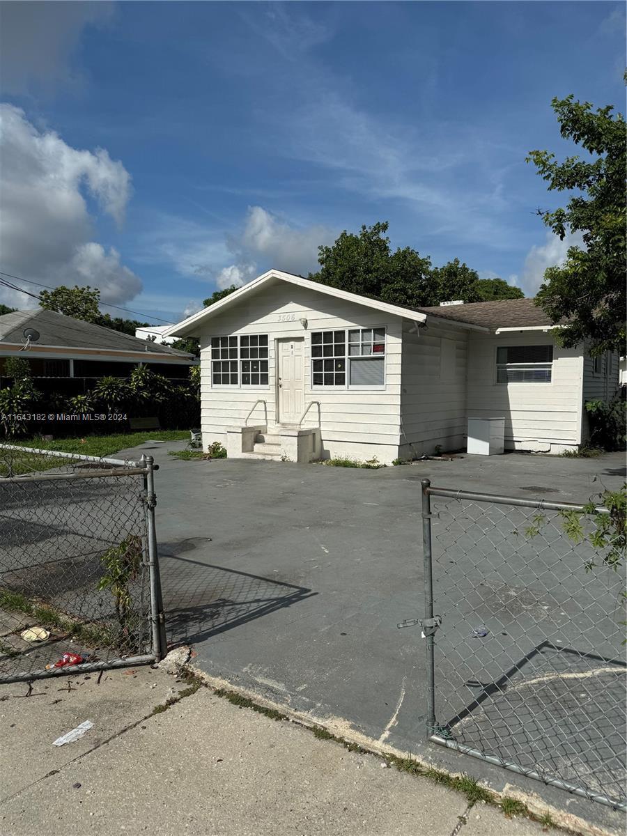 3506 NW 9th Ave, Miami FL 33127 photo 3
