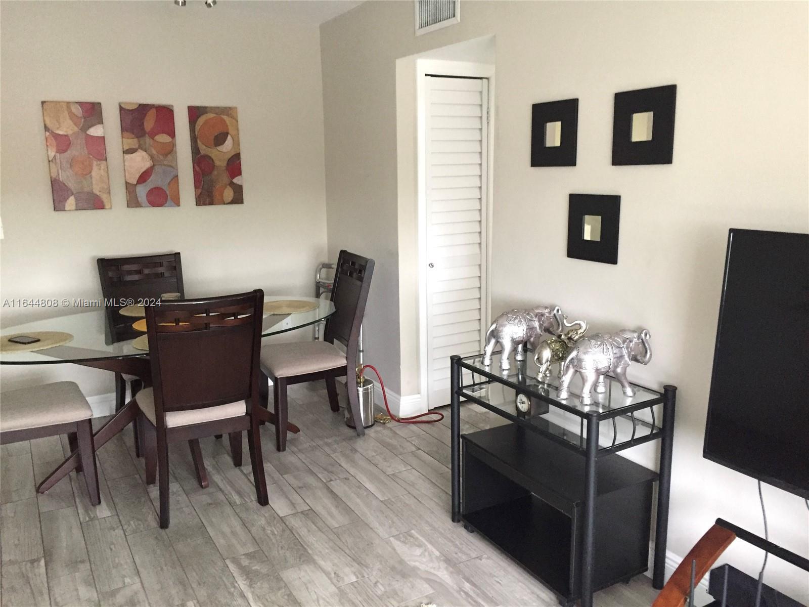 3075 NW 7th St # 401, Miami FL 33125 photo 3