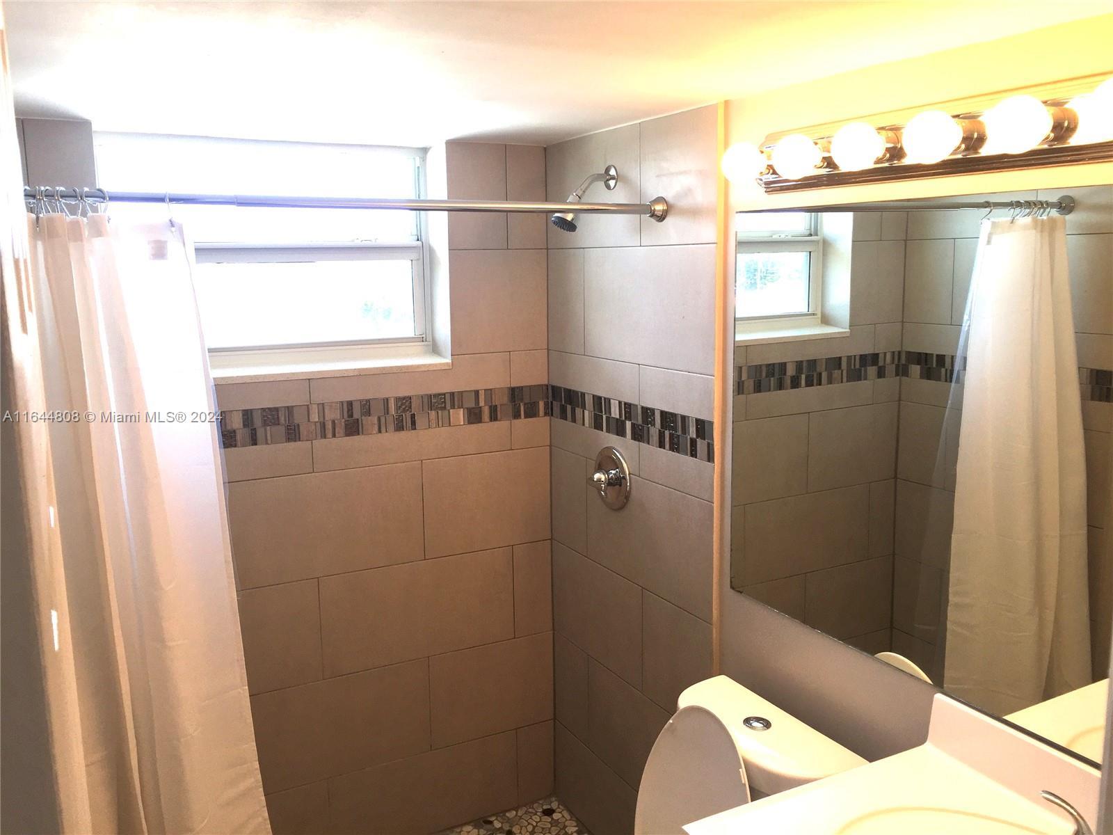 3075 NW 7th St # 401, Miami FL 33125 photo 4