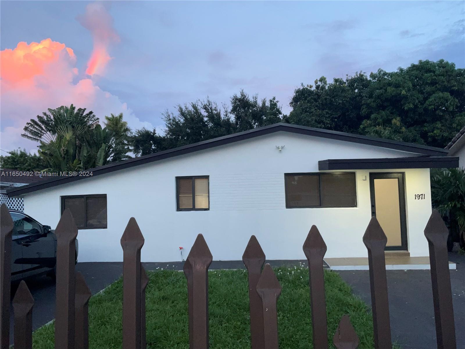 1971 W 2nd Ave, Hialeah FL 33010 photo 2