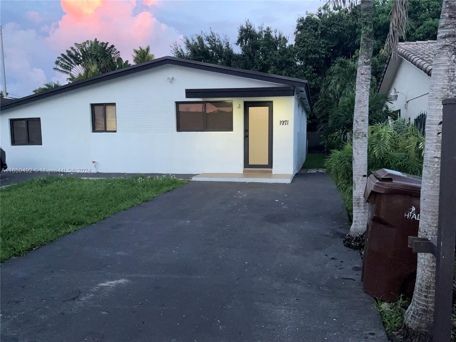 1971 W 2nd Ave, Hialeah FL 33010 photo 3