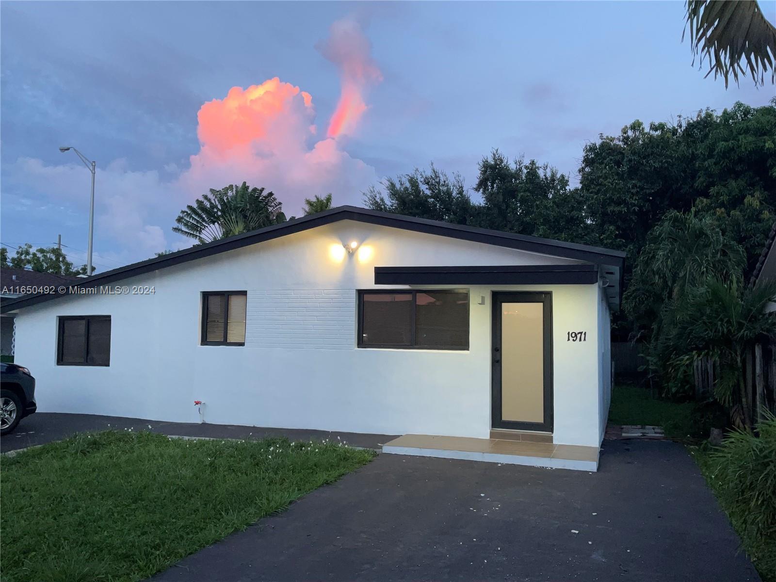 1971 W 2nd Ave, Hialeah FL 33010 photo 4