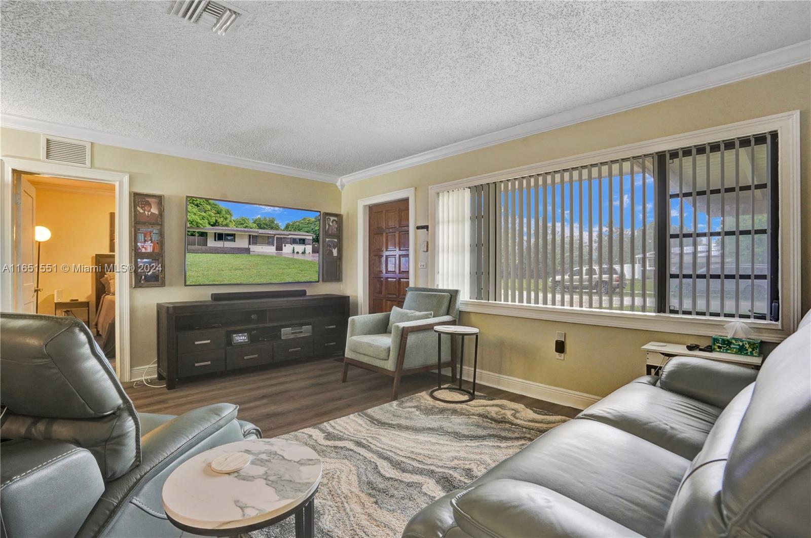 770 NW 175th Dr, Miami Gardens FL 33169 photo 2