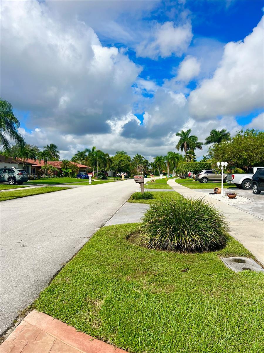 13961 SW 43rd St, Miami FL 33175 photo 2