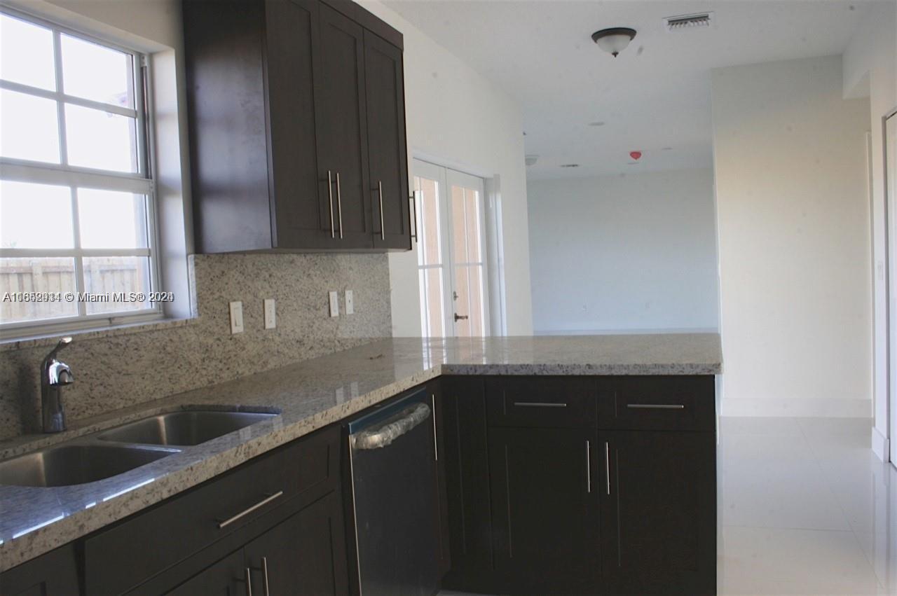 15635 SW 12th Ter, Miami FL 33194 photo 4