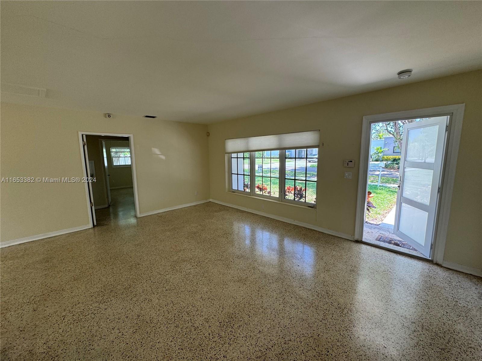 2125 Alamanda Dr, North Miami FL 33181 photo 2