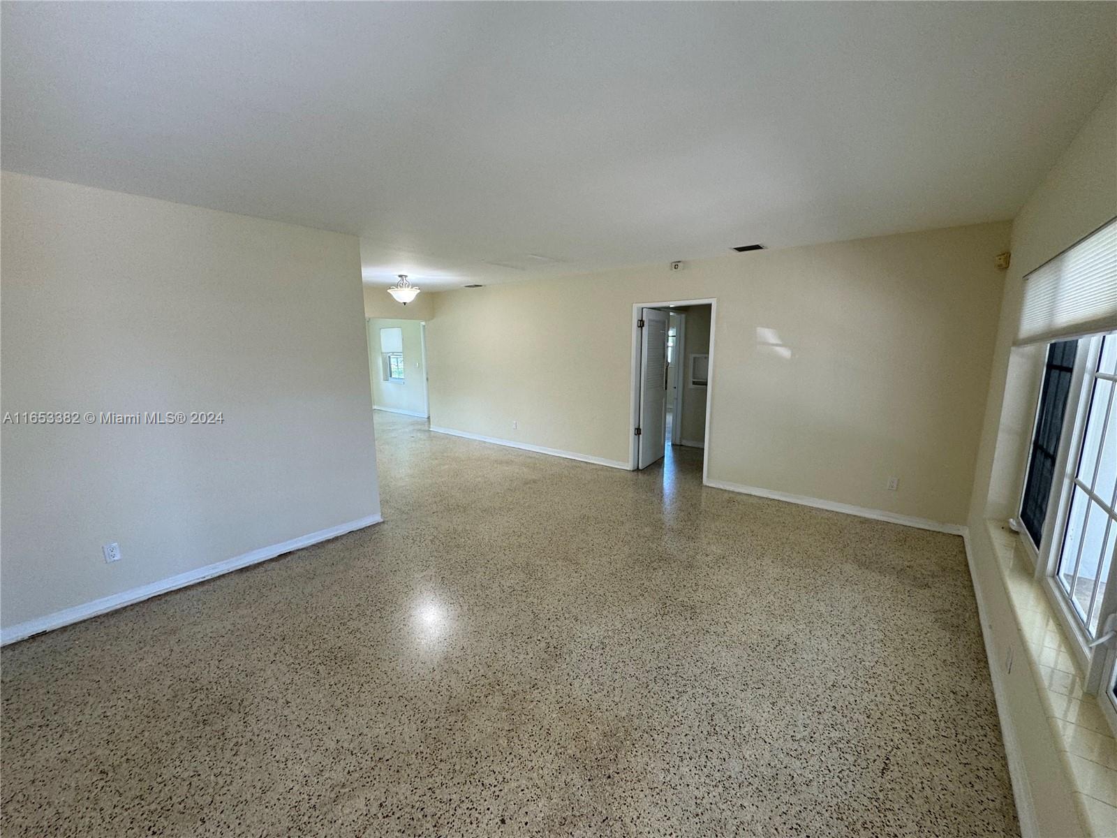 2125 Alamanda Dr, North Miami FL 33181 photo 3