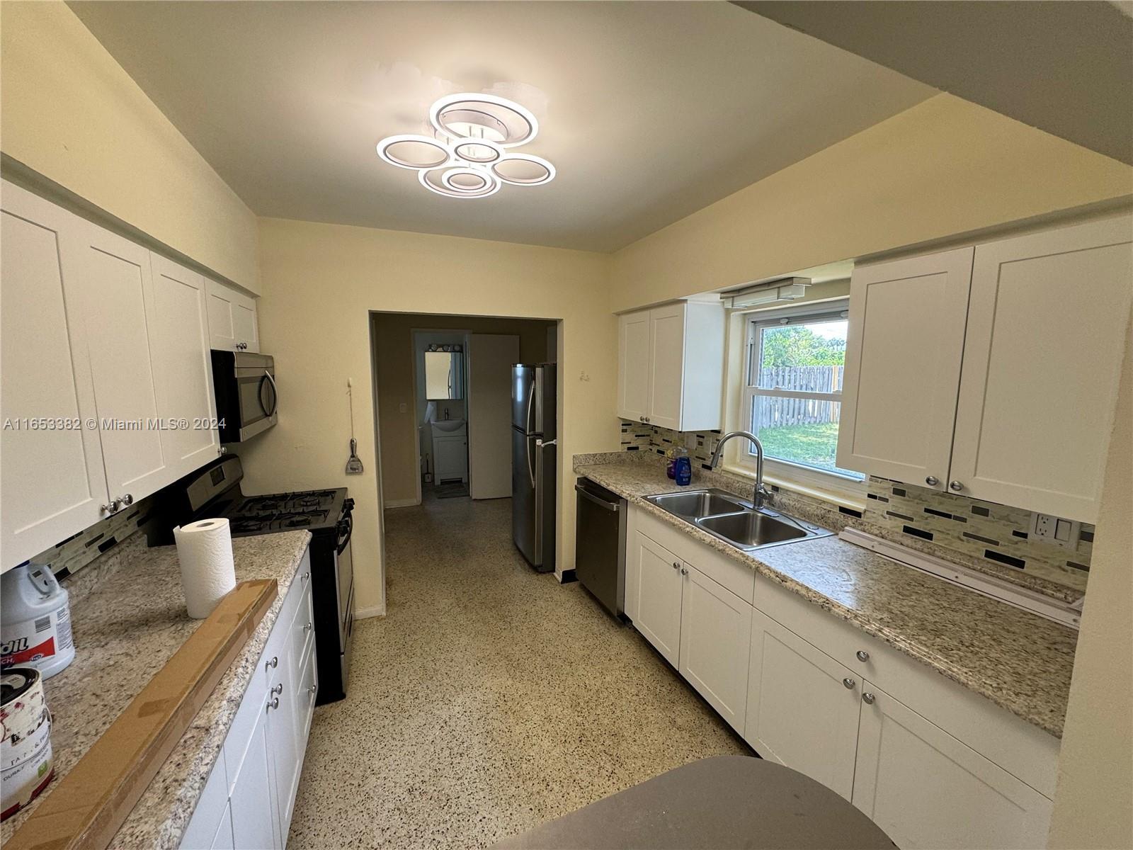 2125 Alamanda Dr, North Miami FL 33181 photo 5