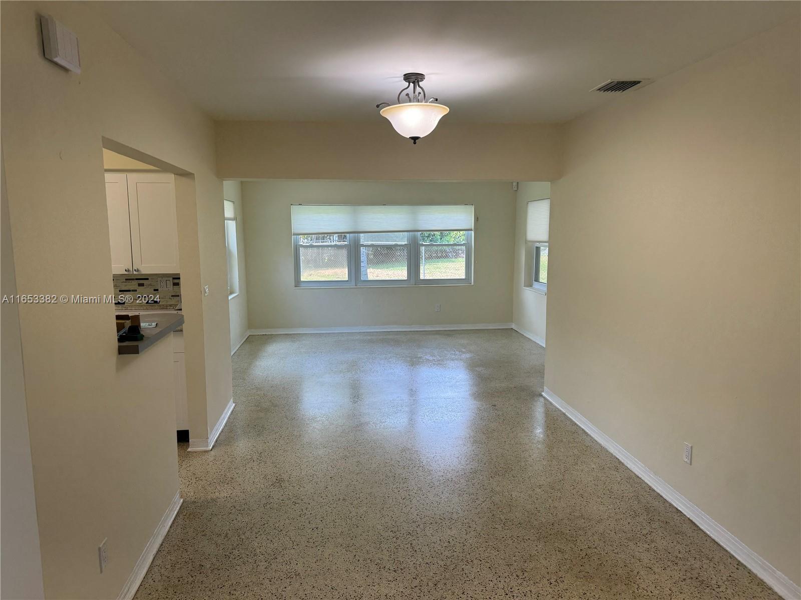 2125 Alamanda Dr, North Miami FL 33181 photo 4
