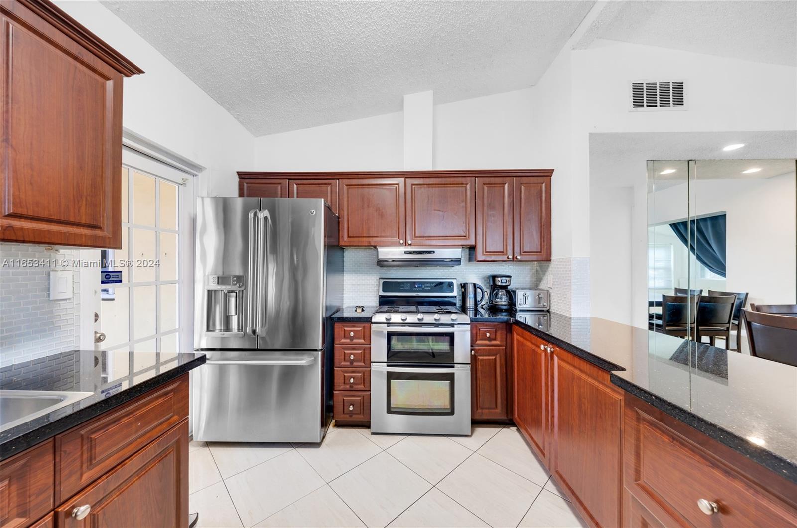 1125 NE 6th St, Hallandale Beach FL 33009 photo 5