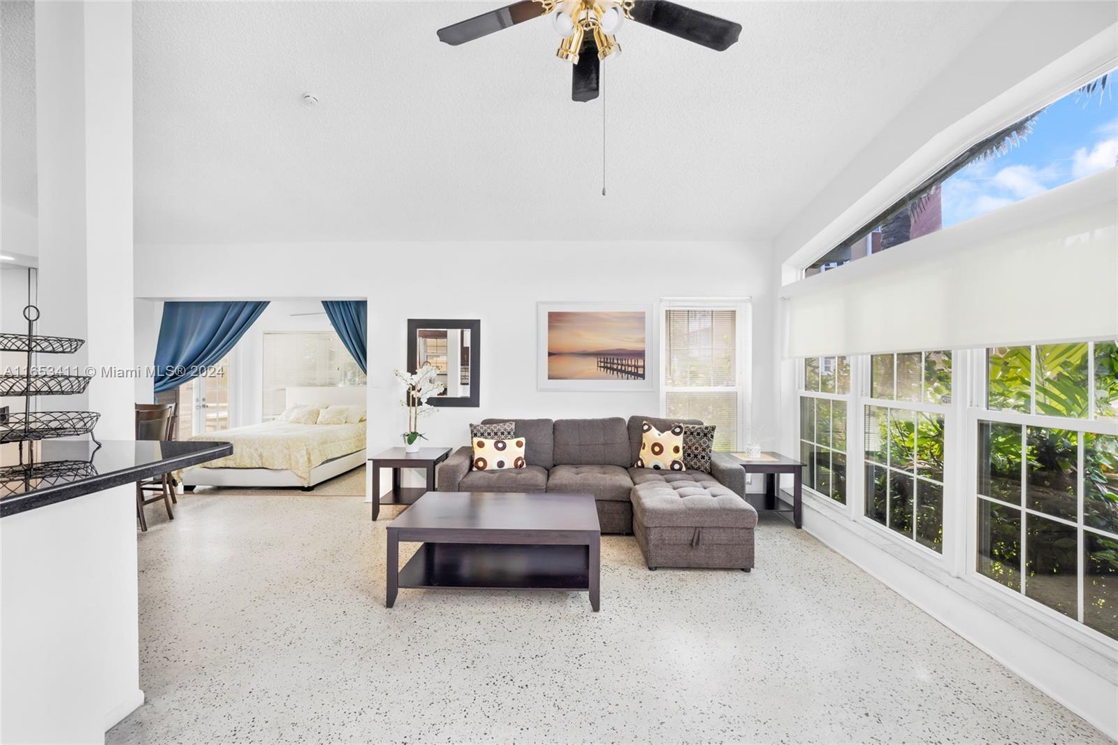 1125 NE 6th St, Hallandale Beach FL 33009 photo 4