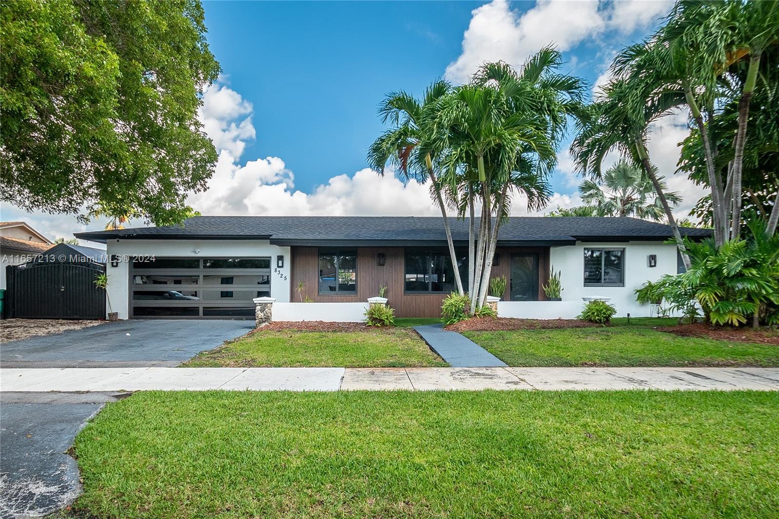 8325 SW 206th Ter, Cutler Bay FL 33189 photo 2