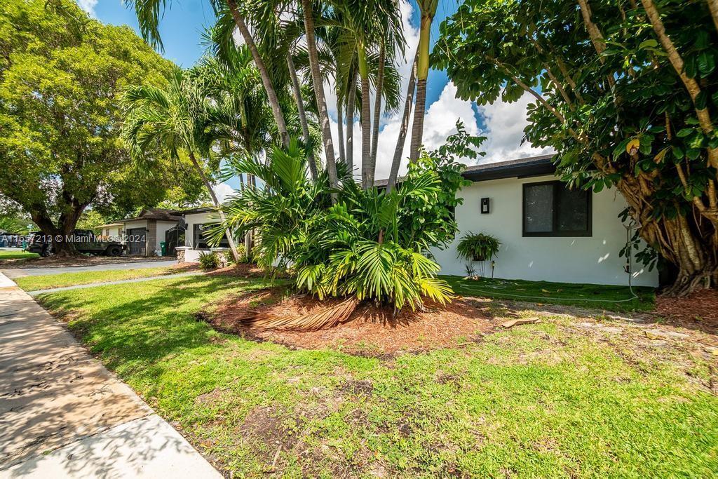 8325 SW 206th Ter, Cutler Bay FL 33189 photo 3