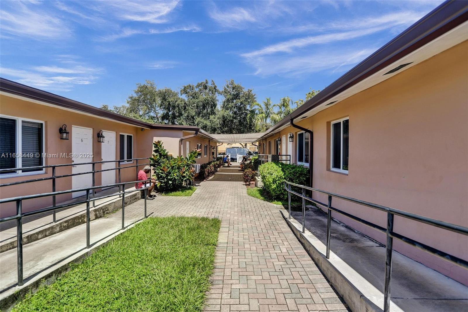 1722 Madison St, Hollywood FL 33020 photo 5