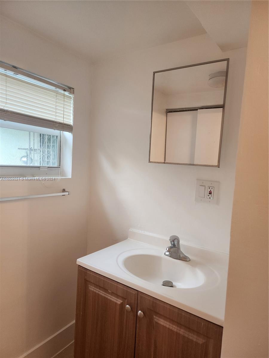 1051 SW 6th St, Miami FL 33130 photo 2