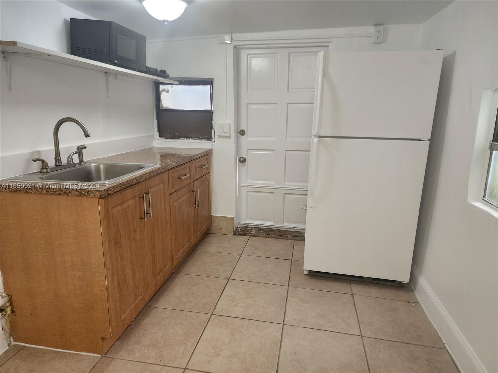 1051 SW 6th St, Miami FL 33130 photo 4