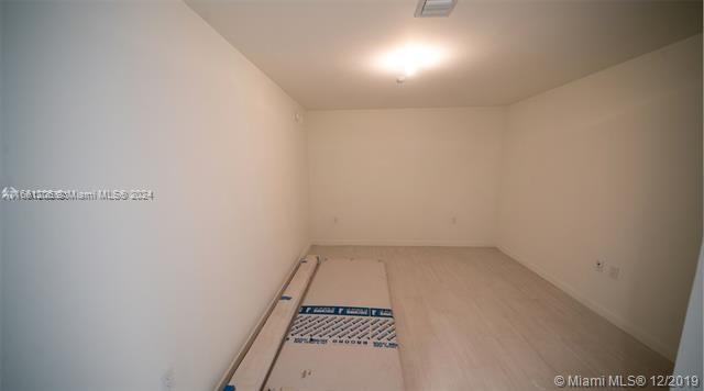 1000 Brickell Plz # 4905, Miami FL 33131 photo 2