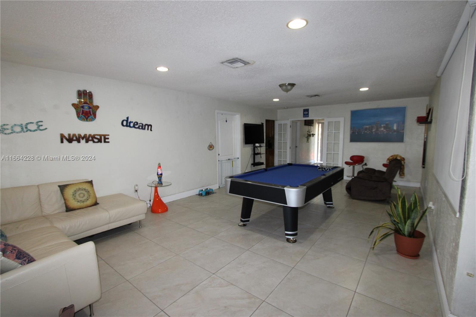 163 W 49th St, Hialeah FL 33012 photo 2