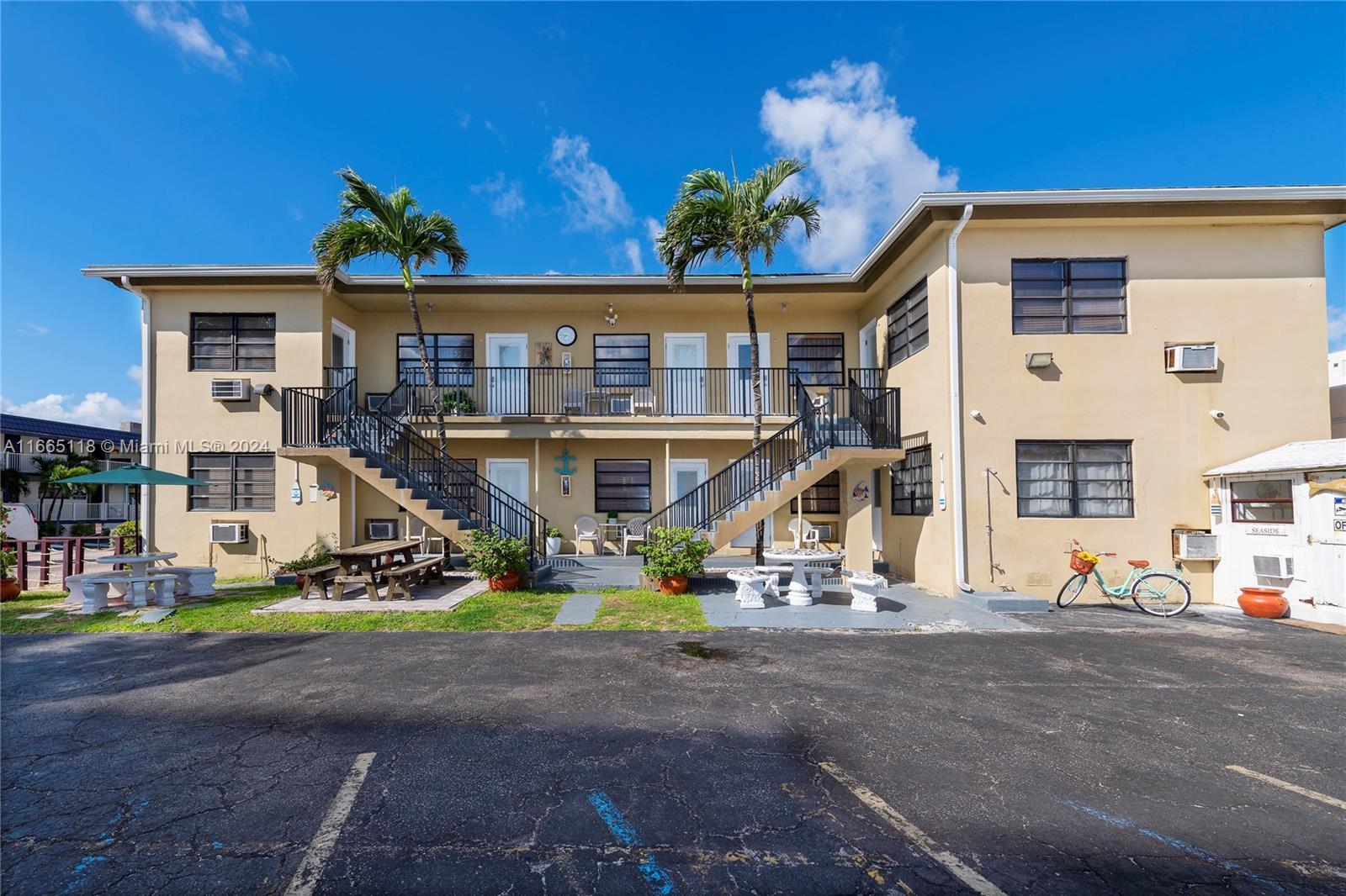 315 Taylor St, Hollywood FL 33019 photo 3