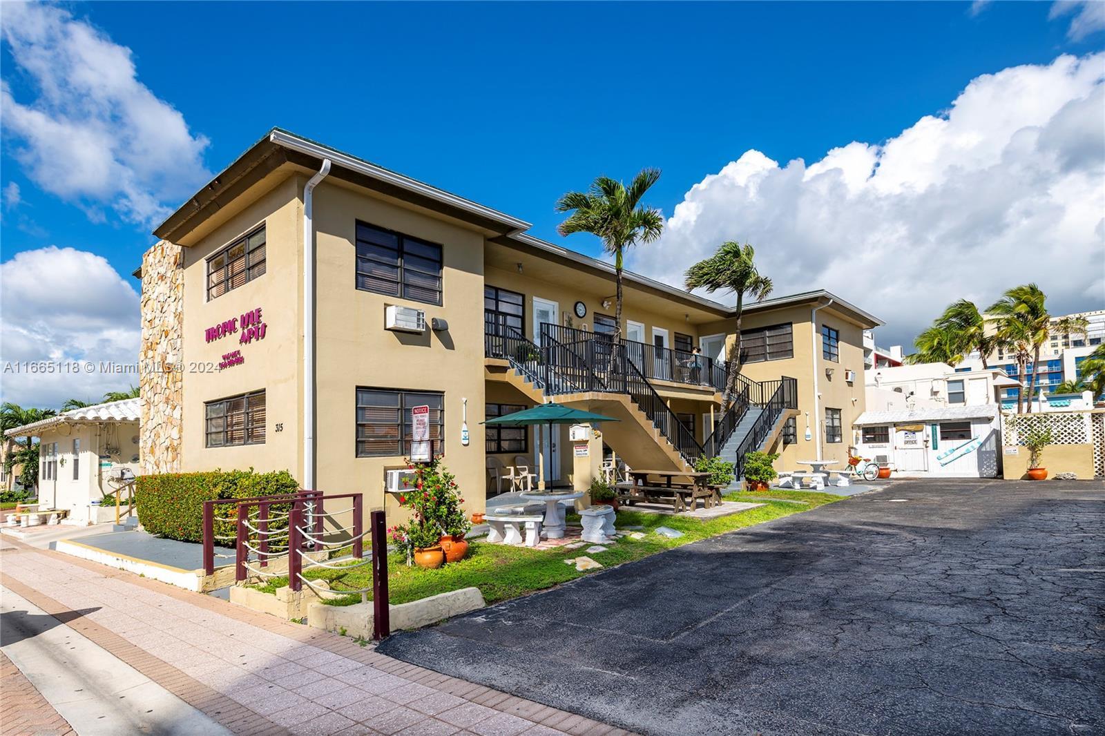 315 Taylor St, Hollywood FL 33019 photo 5