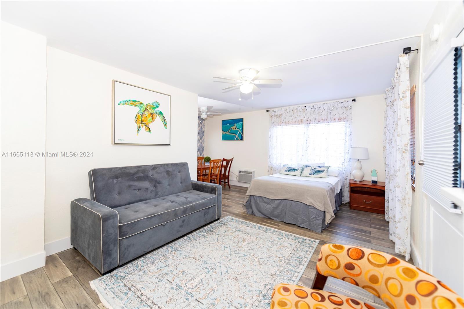 315 Taylor St, Hollywood FL 33019 photo 4