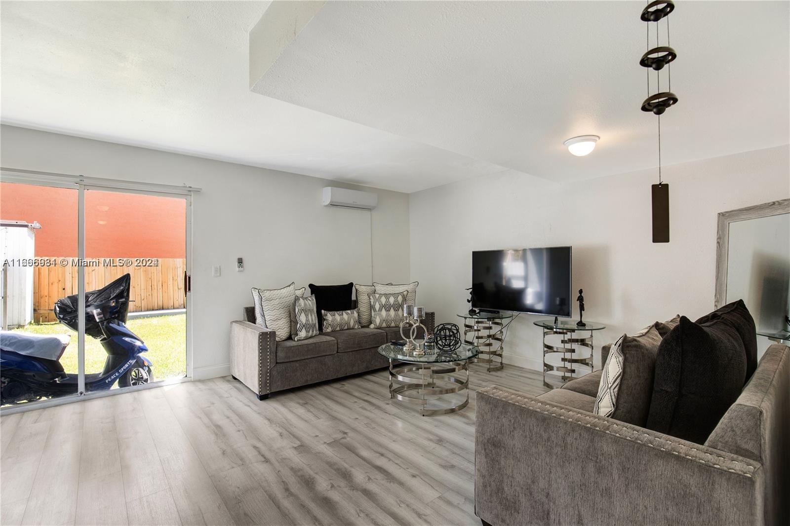 532 NW 11th St, Miami FL 33136
