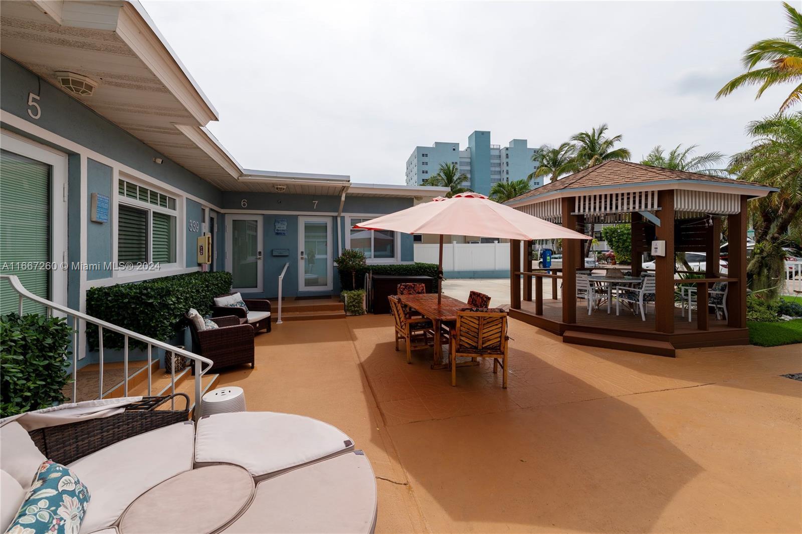 339 Taylor St, Hollywood FL 33019 photo 2