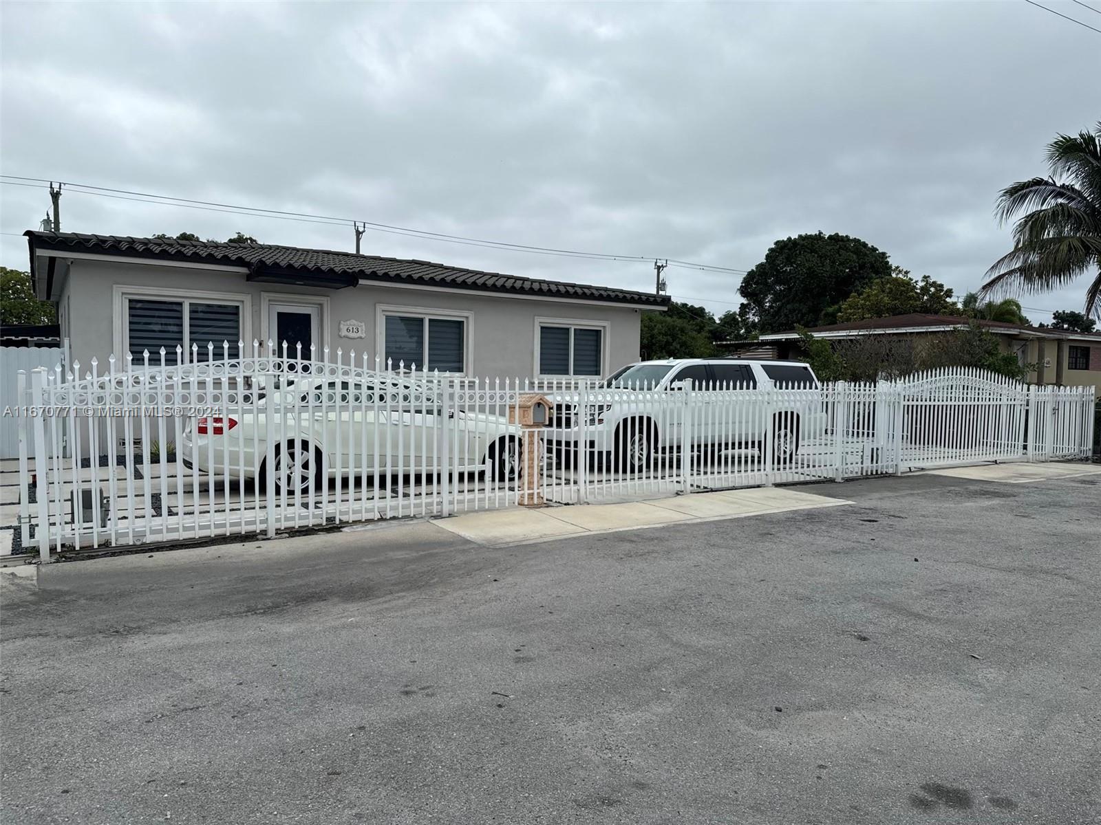 613 E 33rd St, Hialeah FL 33013 photo 2