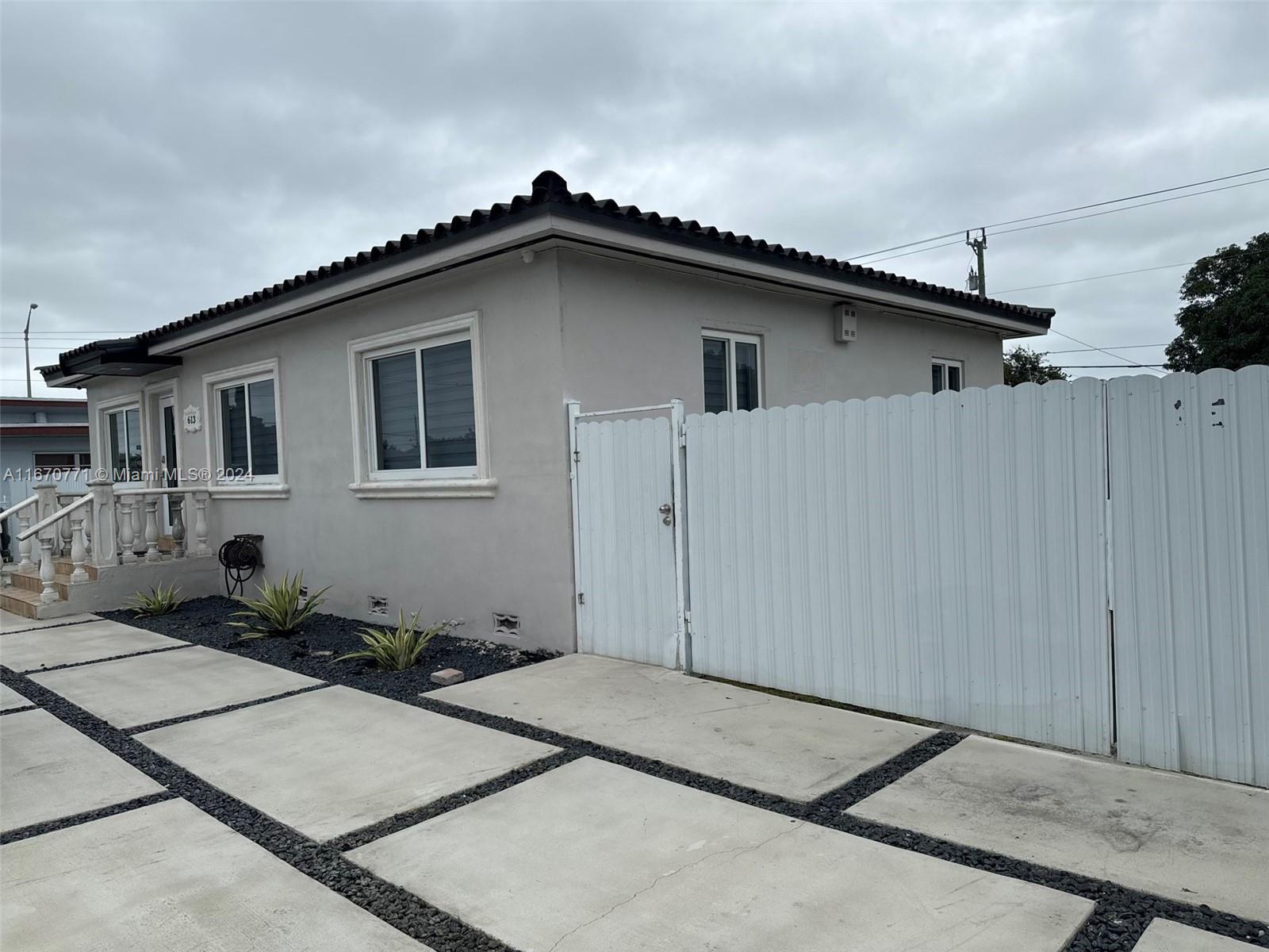 613 E 33rd St, Hialeah FL 33013 photo 3