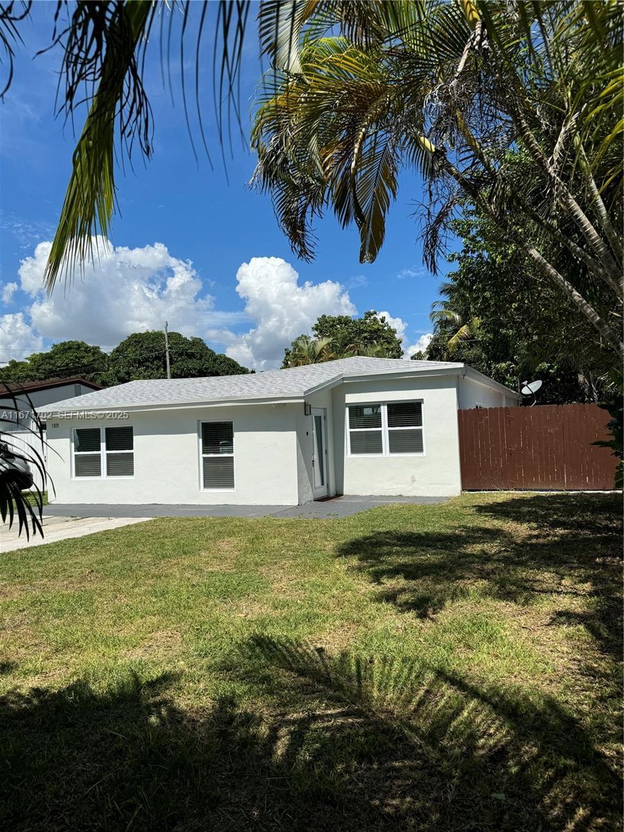 1829 NE 176th St, North Miami Beach FL 33162 photo 2
