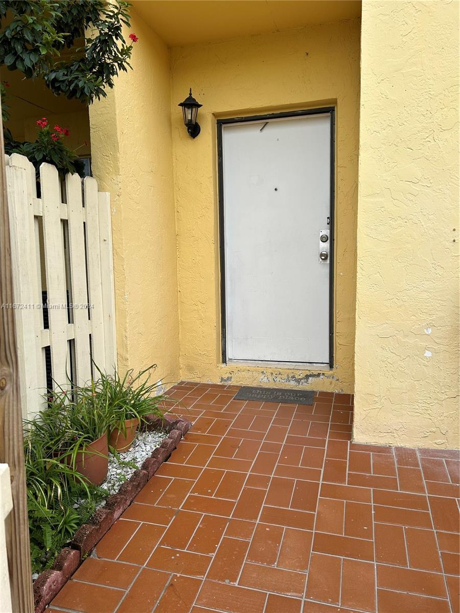 Miami, FL 33193 photo 2