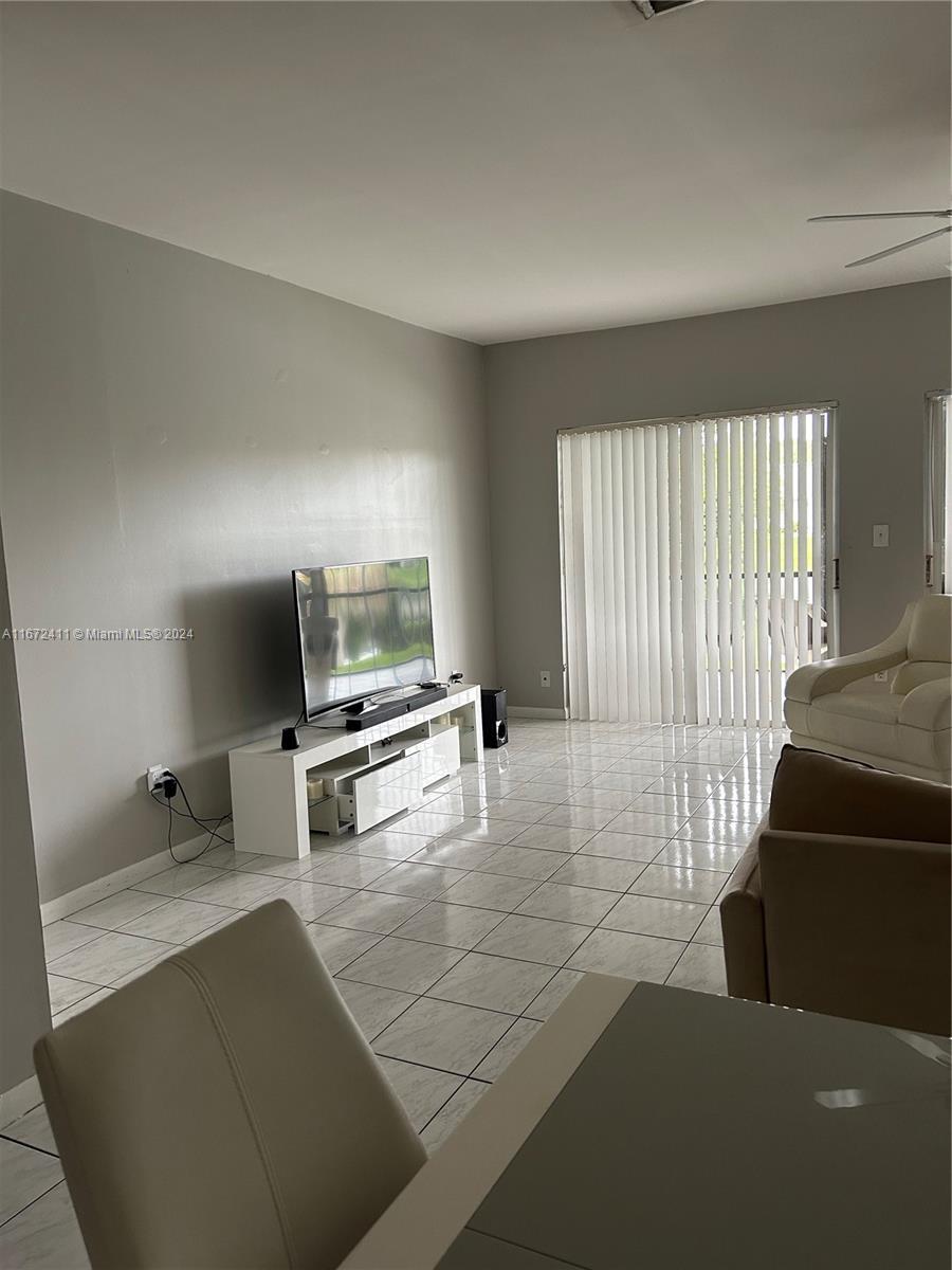 Miami, FL 33193 photo 4