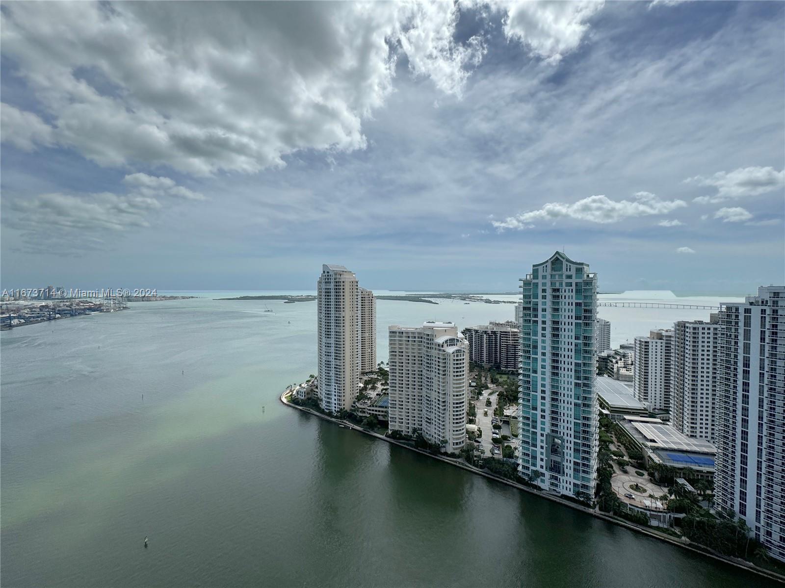 325 S Biscayne Blvd # 19, Miami FL 33131 photo 2